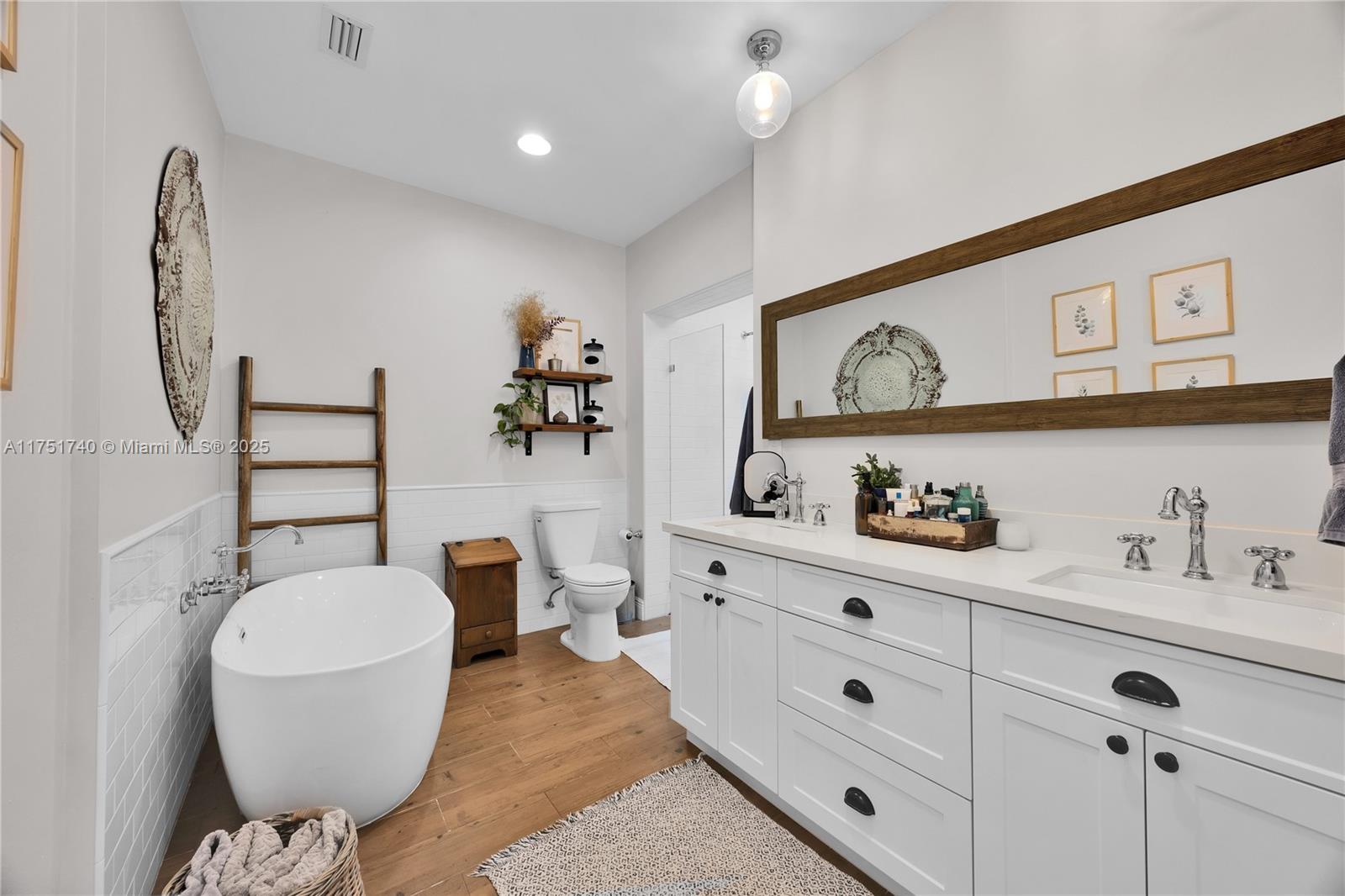 RIVIERA HOMES - Residential