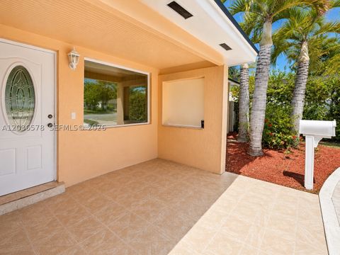 Tiny photo for 3327 Taft St, Hollywood, FL 33021 (MLS # A12036578)