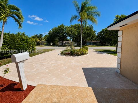Tiny photo for 3327 Taft St, Hollywood, FL 33021 (MLS # A12036578)