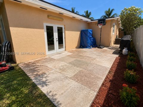 Tiny photo for 3327 Taft St, Hollywood, FL 33021 (MLS # A12036578)