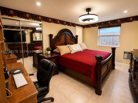 Tiny photo for 3327 Taft St, Hollywood, FL 33021 (MLS # A12036578)