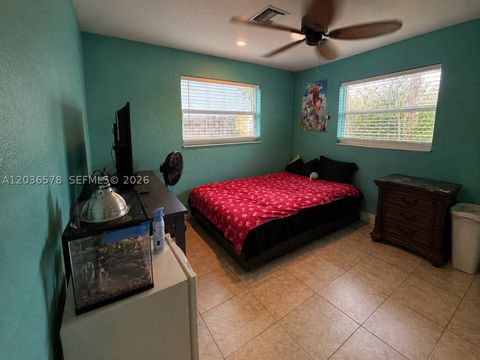 Tiny photo for 3327 Taft St, Hollywood, FL 33021 (MLS # A12036578)