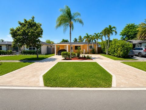Tiny photo for 3327 Taft St, Hollywood, FL 33021 (MLS # A12036578)