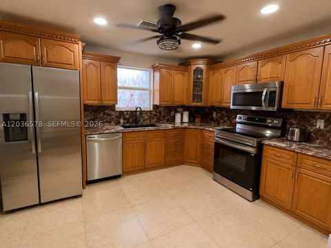 Tiny photo for 3327 Taft St, Hollywood, FL 33021 (MLS # A12036578)