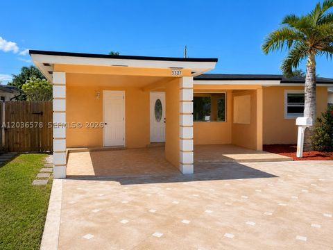 Tiny photo for 3327 Taft St, Hollywood, FL 33021 (MLS # A12036578)