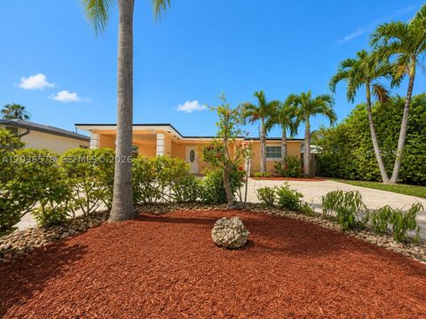 Tiny photo for 3327 Taft St, Hollywood, FL 33021 (MLS # A12036578)