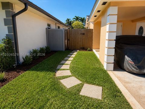 Tiny photo for 3327 Taft St, Hollywood, FL 33021 (MLS # A12036578)