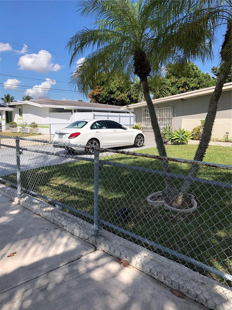 Property for Sale at 11841 Sw 176th St, Miami, Broward County, Florida - Bedrooms: 4 
Bathrooms: 2  - $575,000