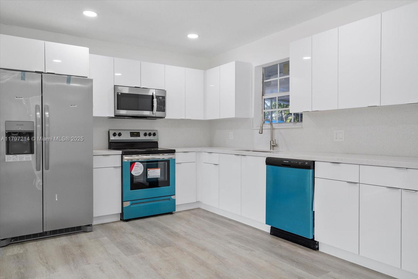 261 NE 172nd St .