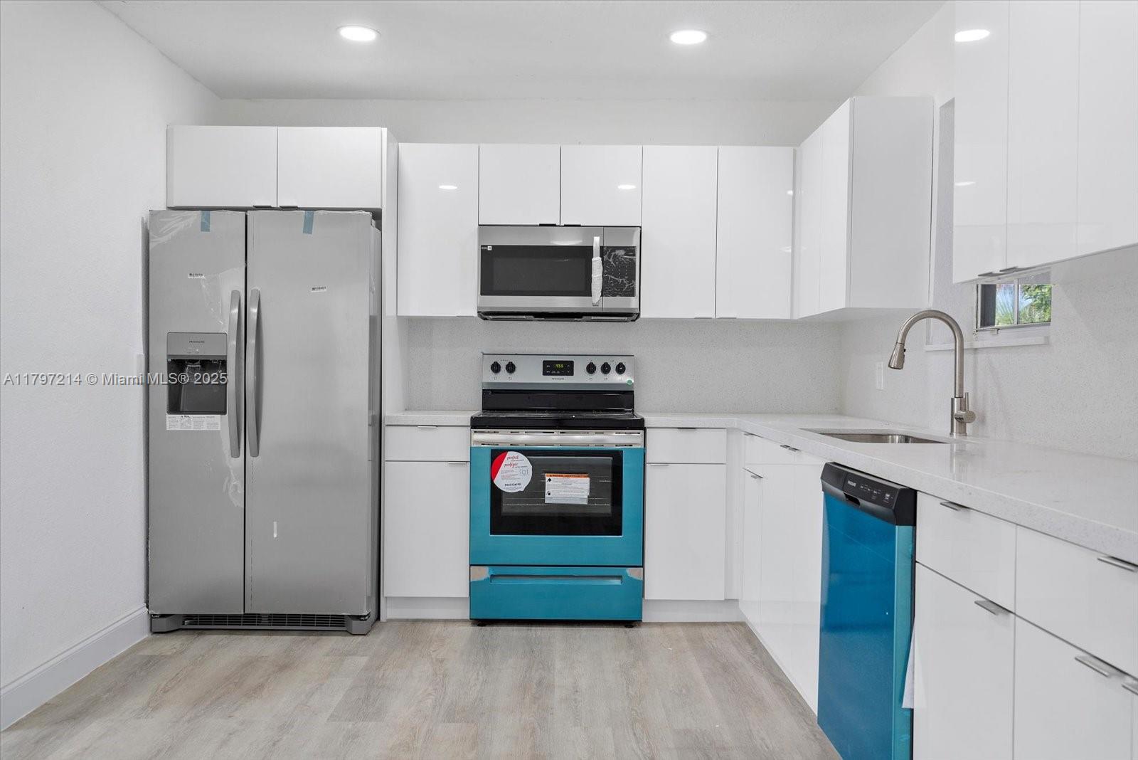 261 NE 172nd St .