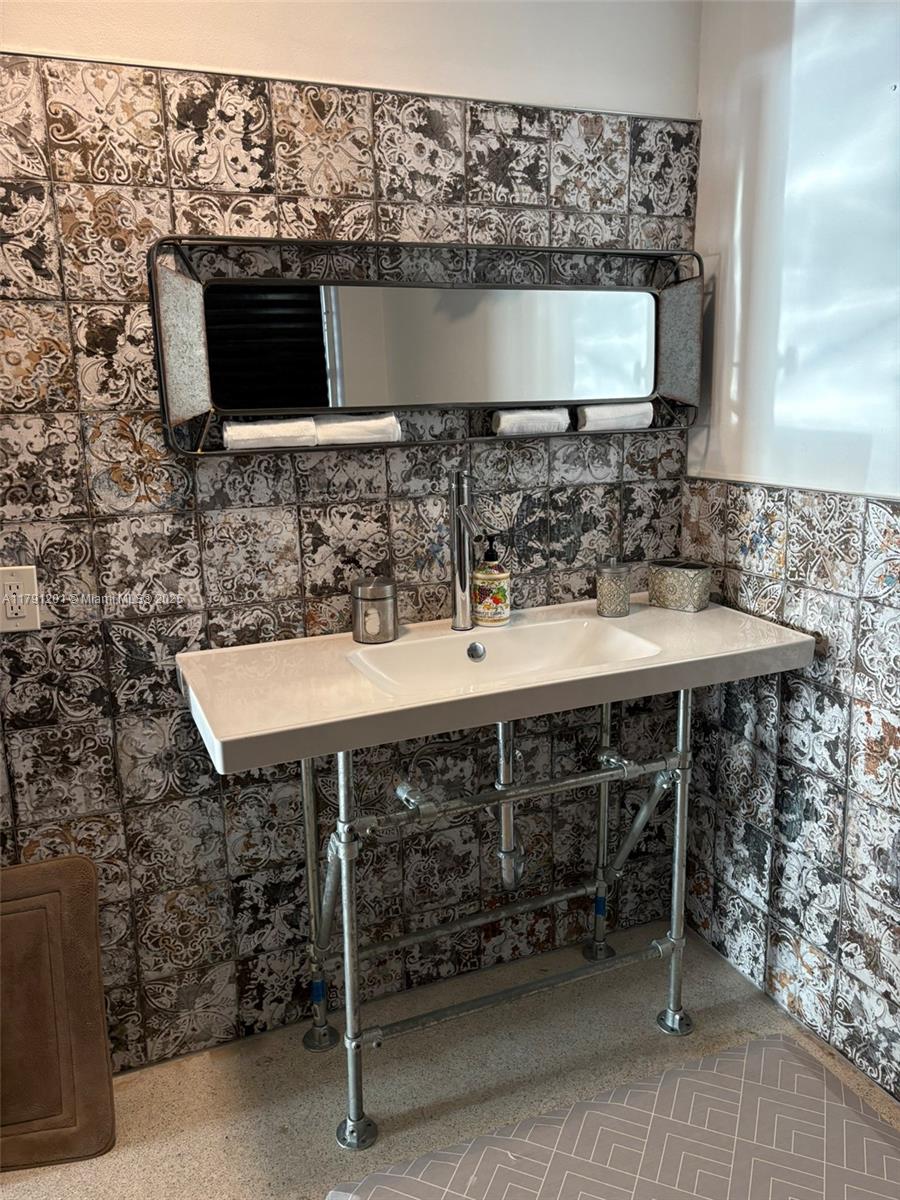 J F WOOTEN'S SUBDIVISION - Residential Lease