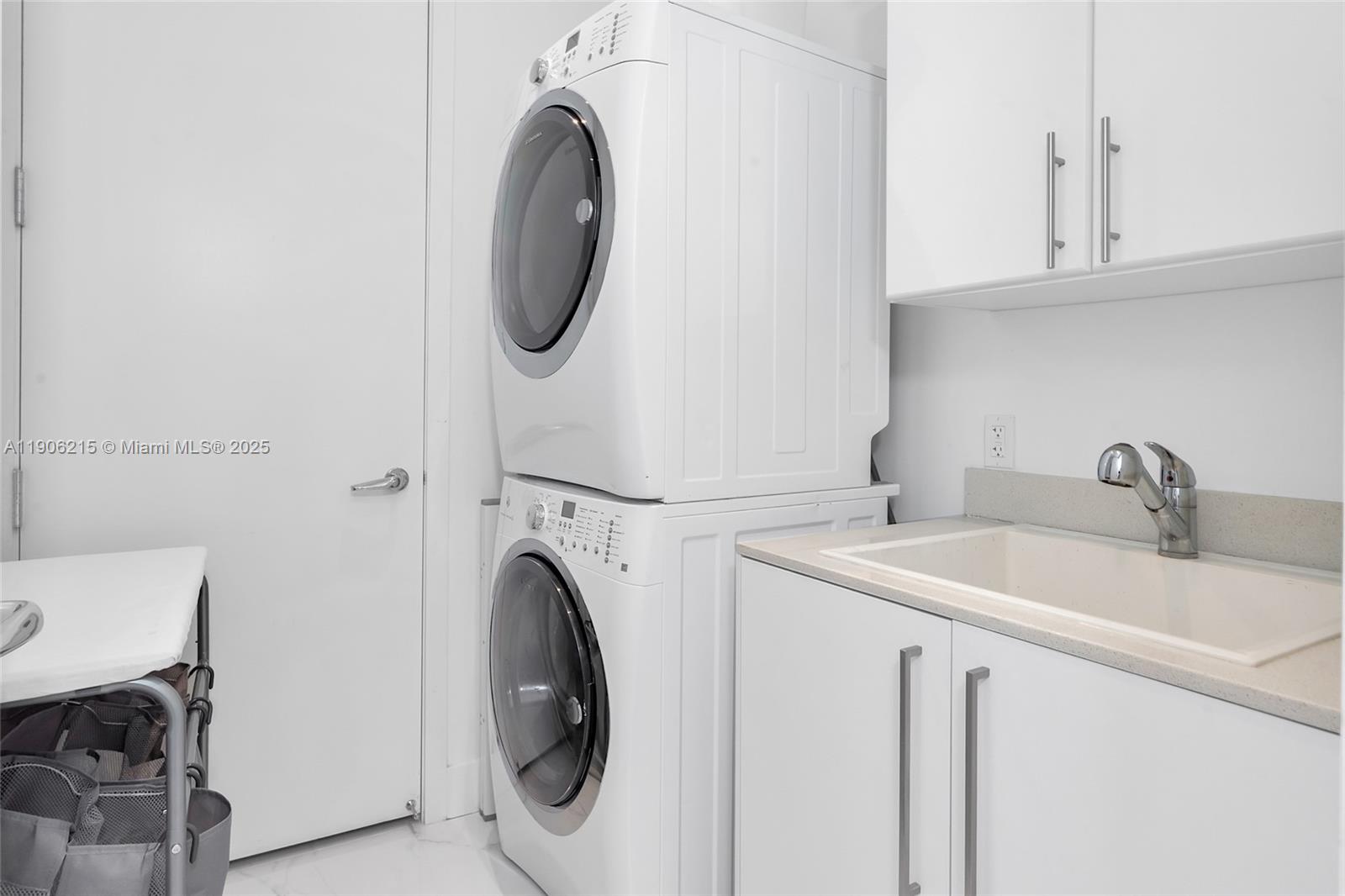 JADE SIGNATURE CONDO - Residential Lease