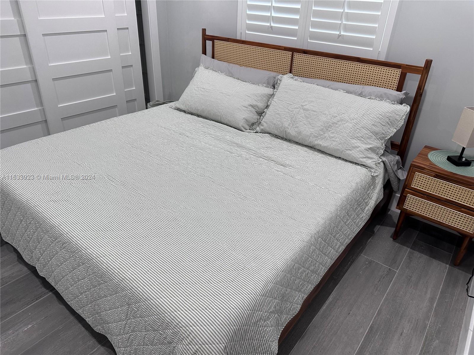 YACHT HARBOR MANOR - Residential Lease