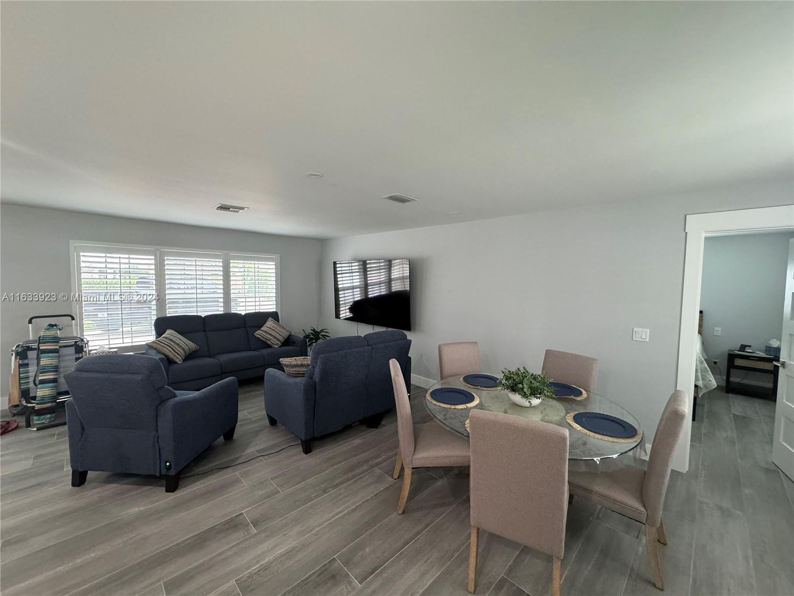 YACHT HARBOR MANOR - Residential Lease