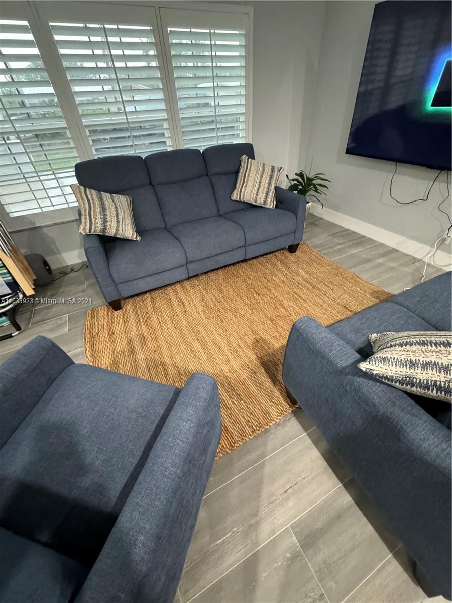 YACHT HARBOR MANOR - Residential Lease