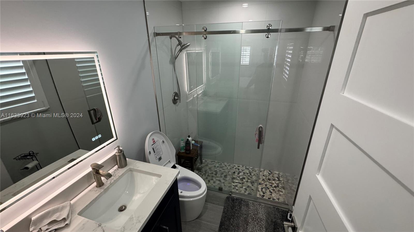 YACHT HARBOR MANOR - Residential Lease