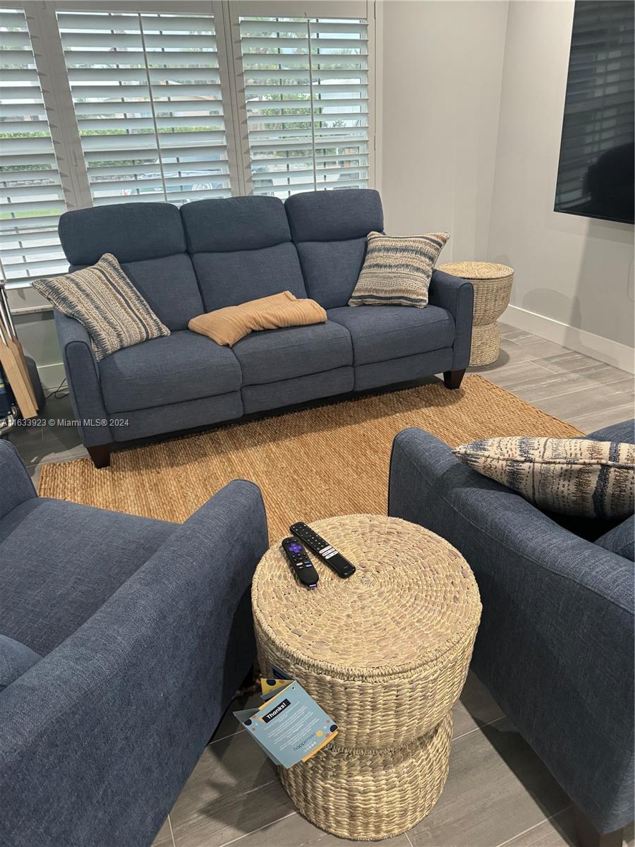 YACHT HARBOR MANOR - Residential Lease