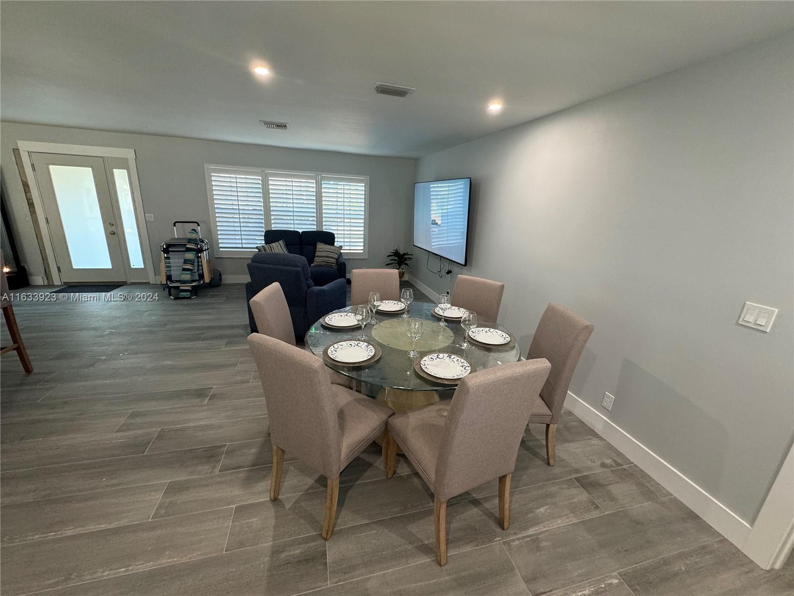 YACHT HARBOR MANOR - Residential Lease