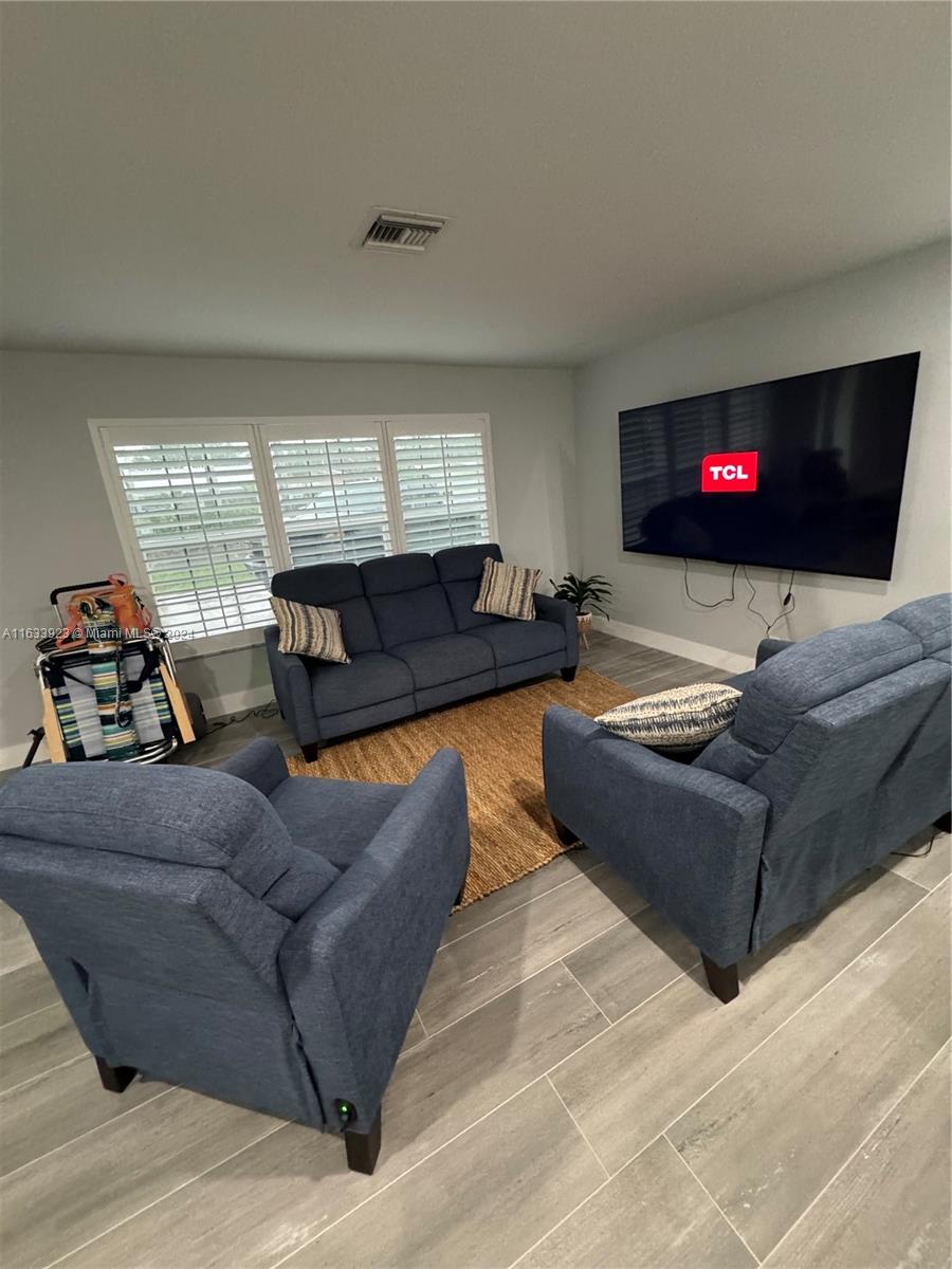 YACHT HARBOR MANOR - Residential Lease