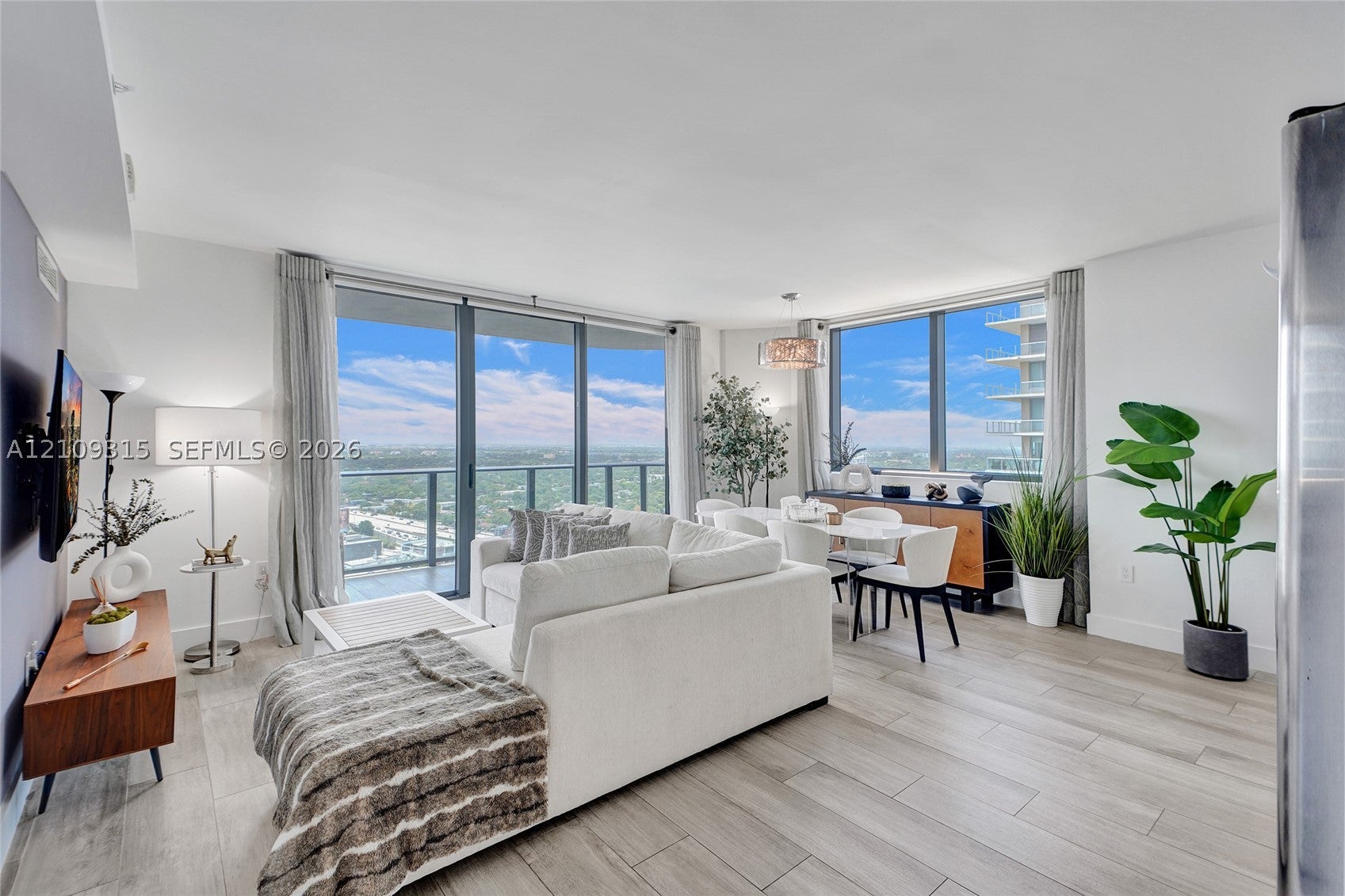 121 NE 34th St 2809