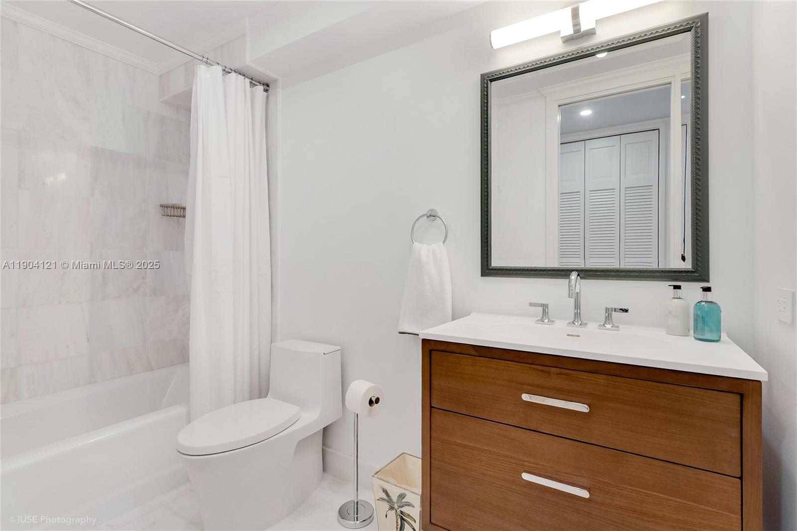 BAYVIEW AT FISHER ISL CON - Residential Lease