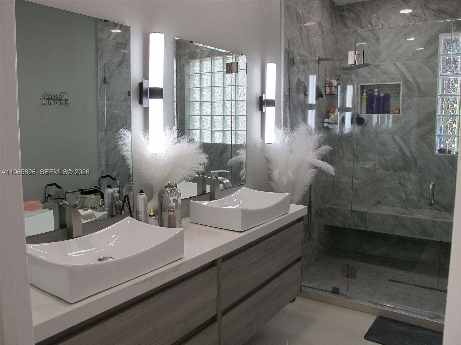 KENSINGTON - Residential