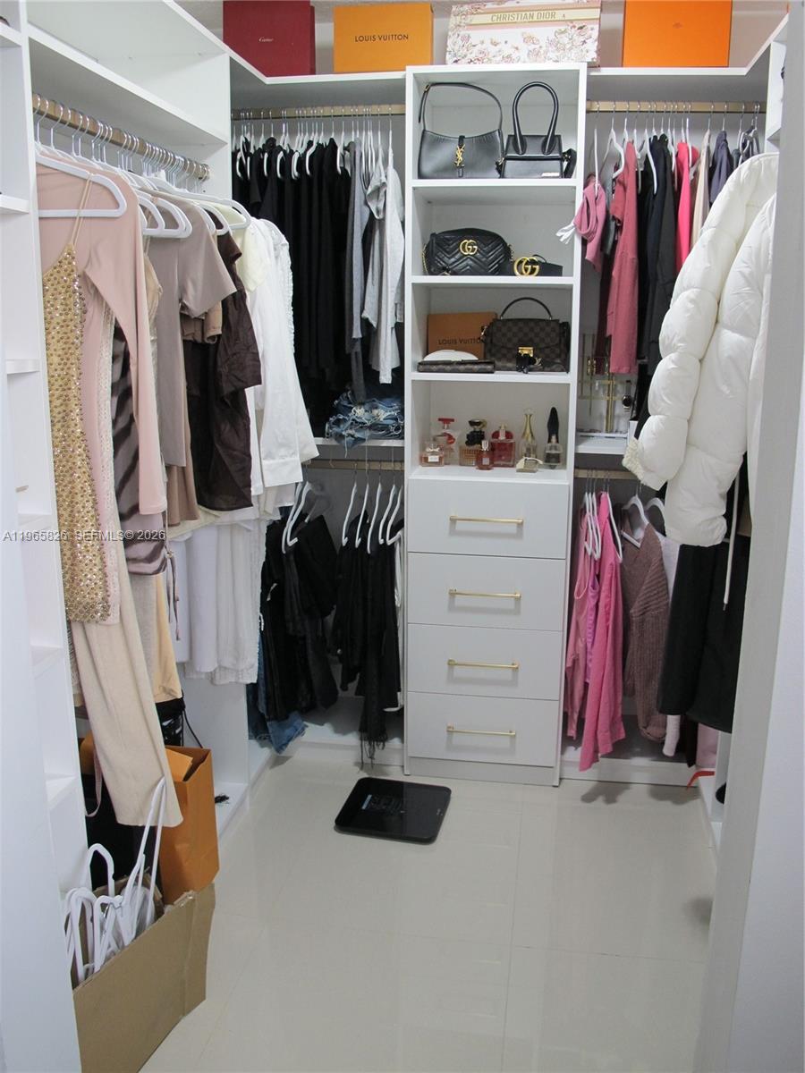 KENSINGTON - Residential