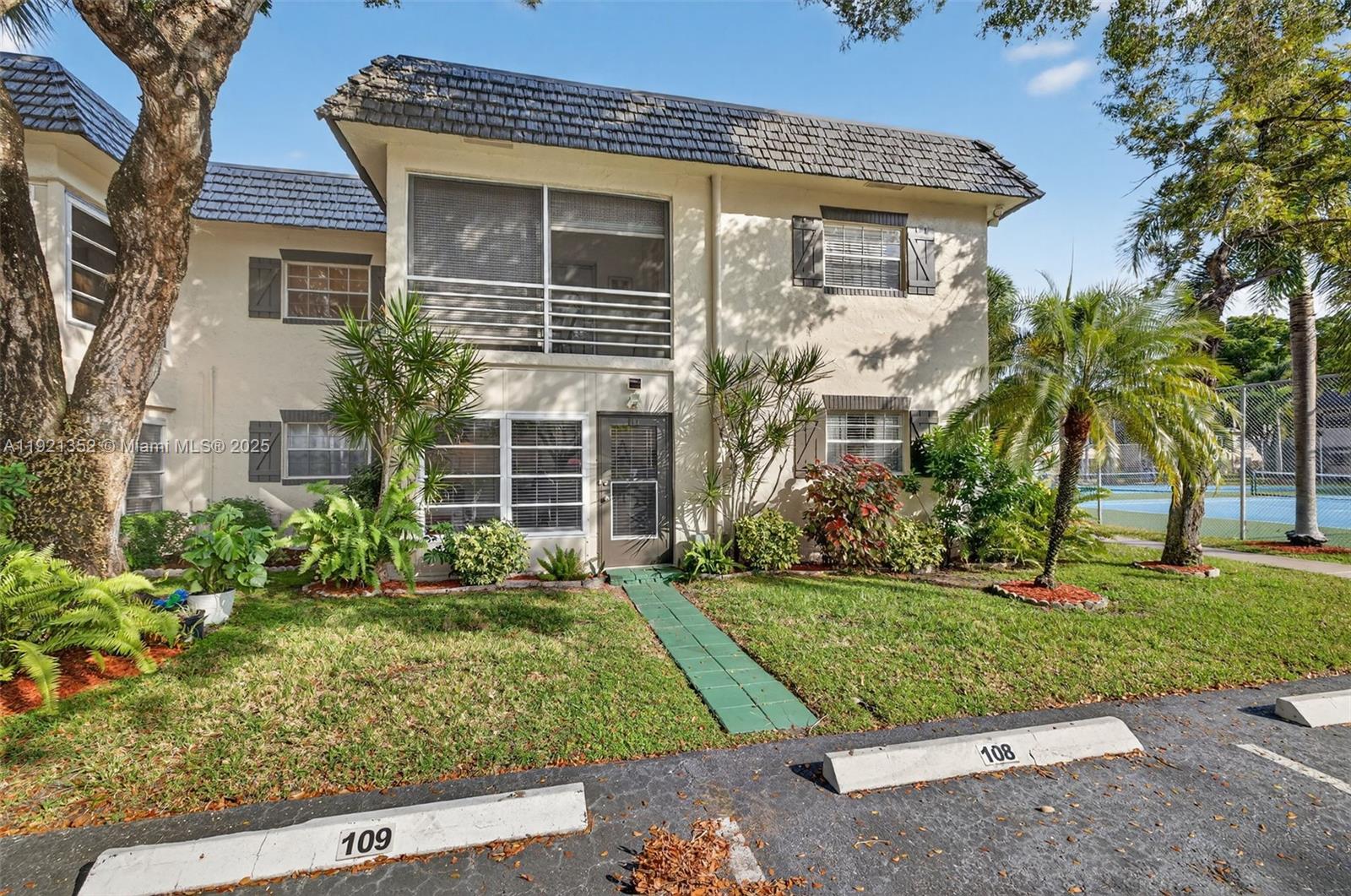 MEADOWS CONDO - Residential