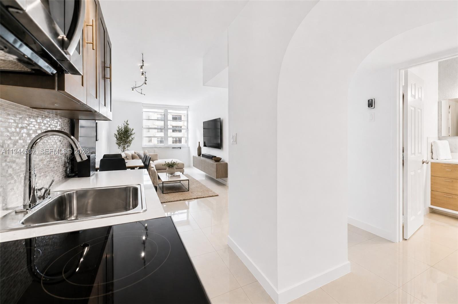 100 Lincoln Rd 501