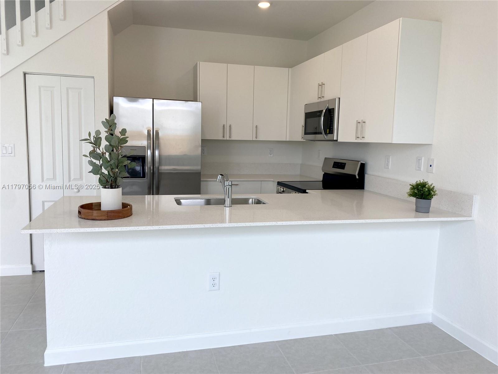 751 SE 14th ST .