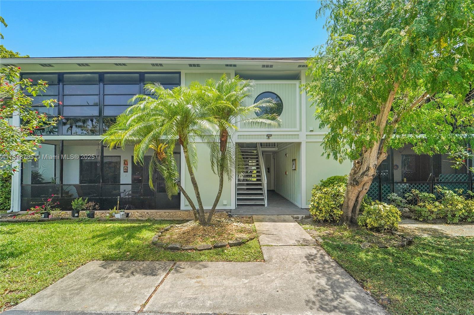 915 Ne 199th St 101-15, Miami, Broward County, Florida - 2 Bedrooms  
2 Bathrooms - 