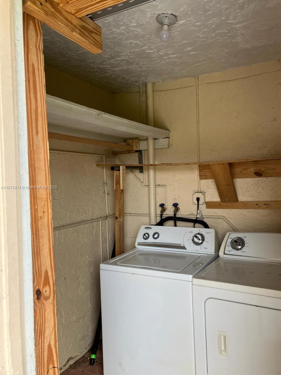 BLUE LAKE TOWNHOUSES COND - Residential Lease