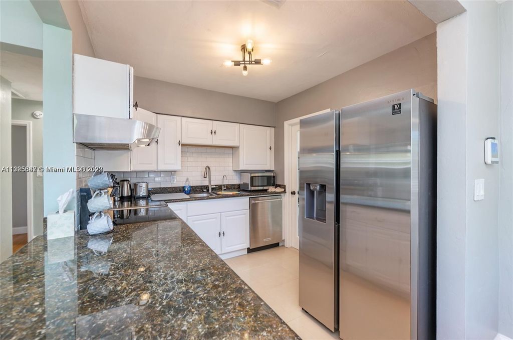 Photo of 412 SW 16th Ct, Fort Lauderdale, FL 33315 (MLS # A11325347)