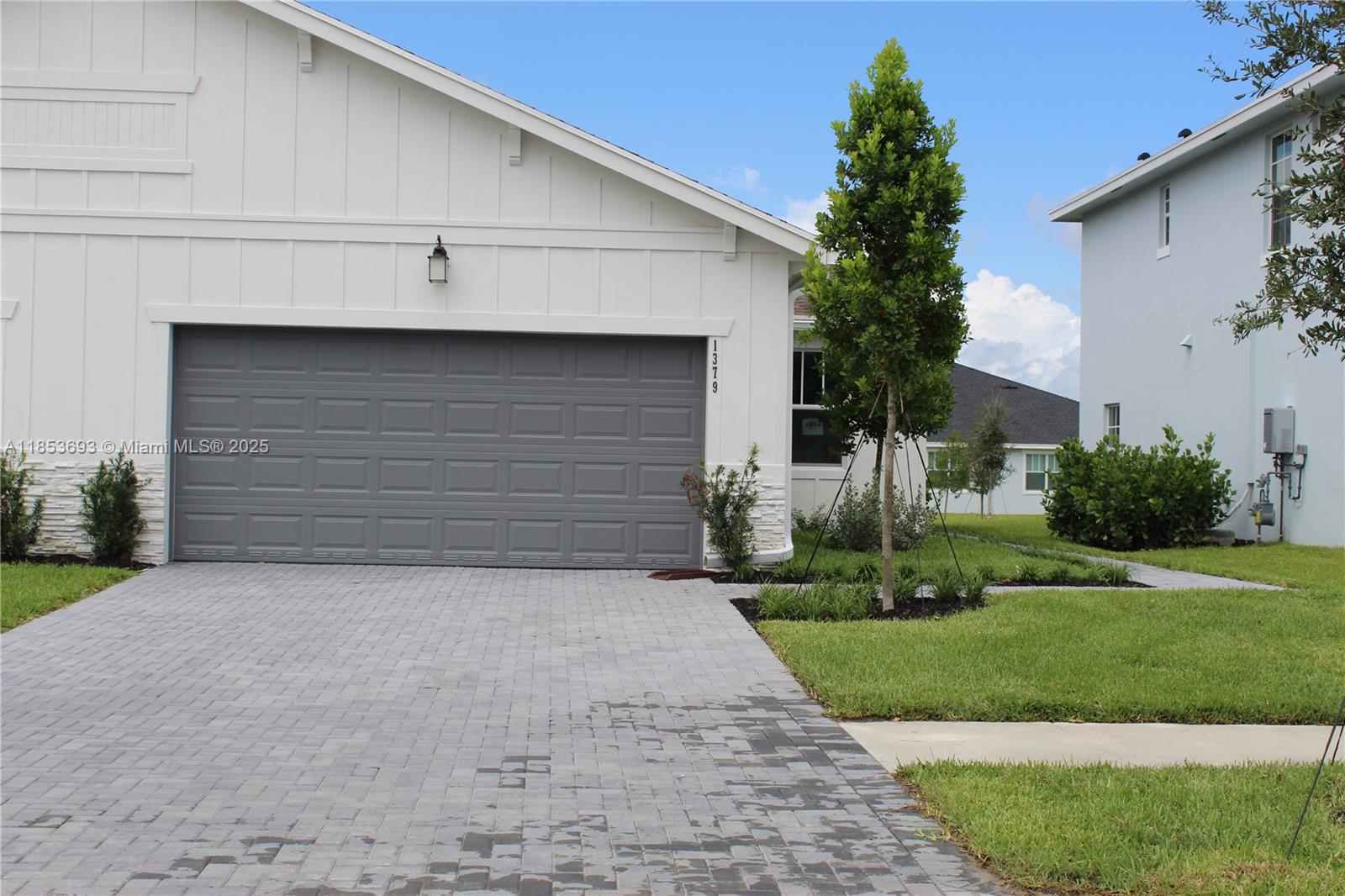 Discover this beautiful home that blends contemporary elegance with comfortable living. Upon entering, you’ll find bright, open spaces and thoughtfully designed interiors. The property features 3 spacious bedrooms and 2 full bathrooms, along with a flexible hallway space that can adapt to your needs. The modern kitchen comes with top-of-the-line appliances and ample storage. The large living and dining areas are perfect for entertaining or relaxing. Located in a community known for its resort-style amenities, you'll enjoy access to a swimming pool, fitness center, and beautifully landscaped common areas.