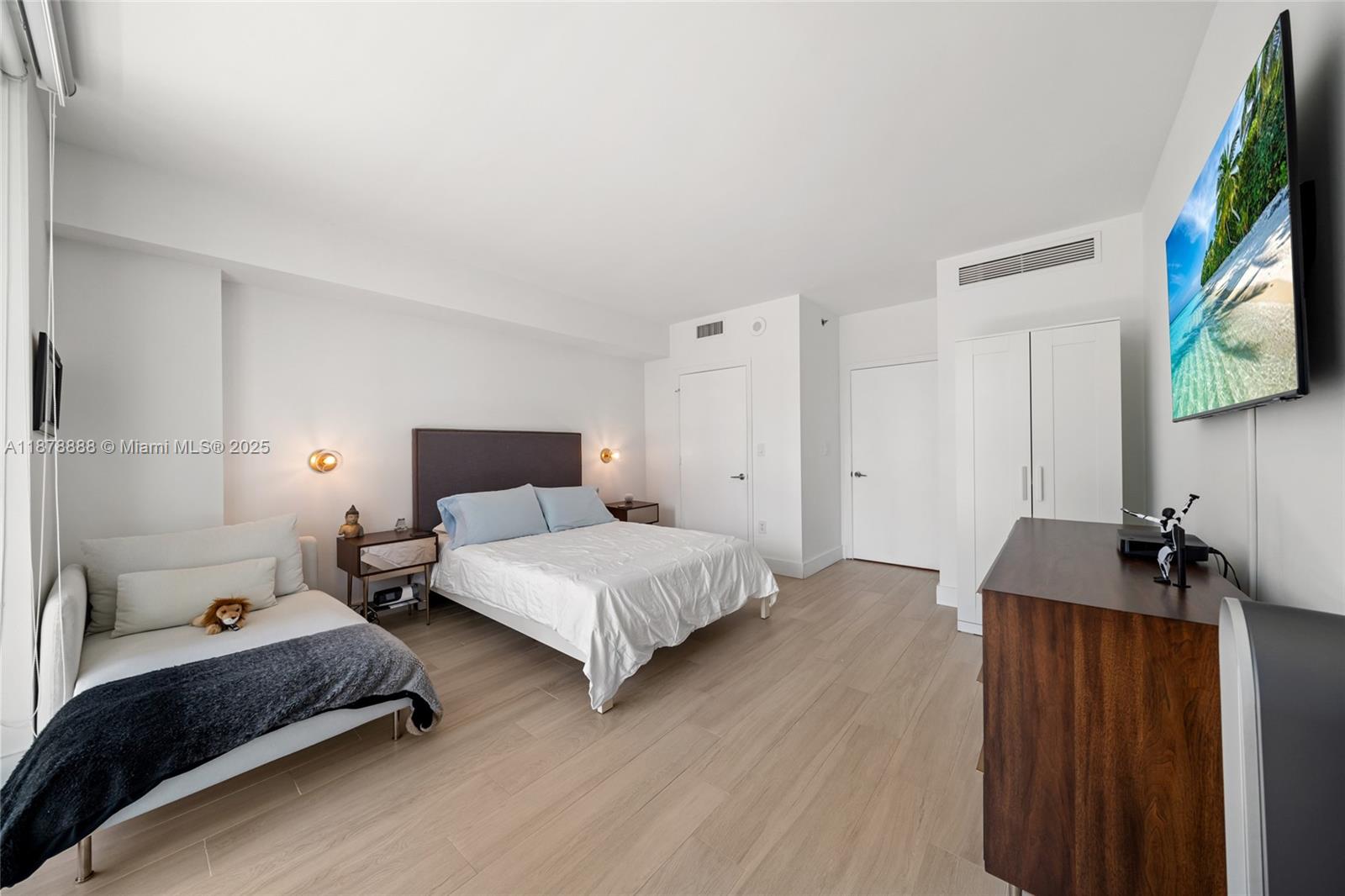 500 BRICKELL WEST CONDO - Residential