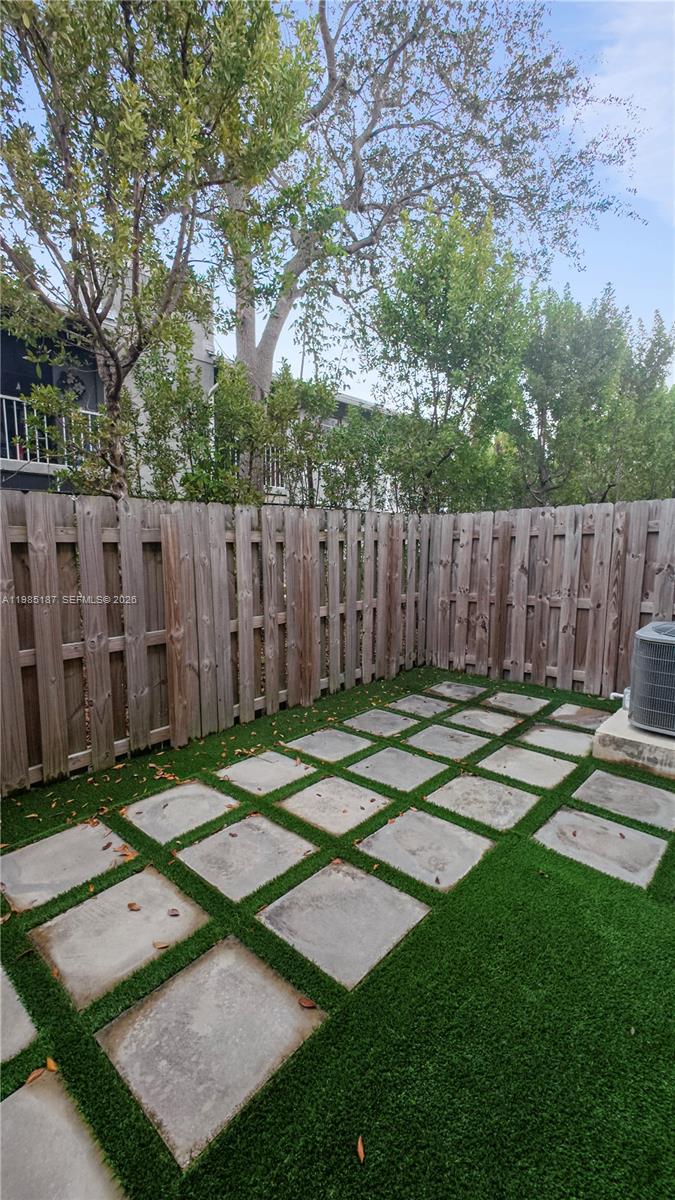 VIA VENTURA NEIGHBORHOOD - Residential