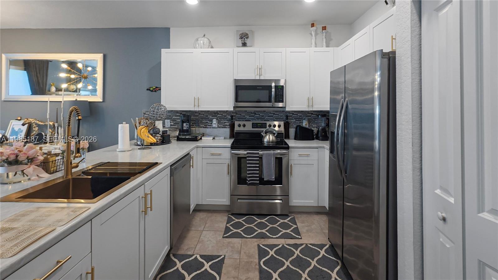 VIA VENTURA NEIGHBORHOOD - Residential