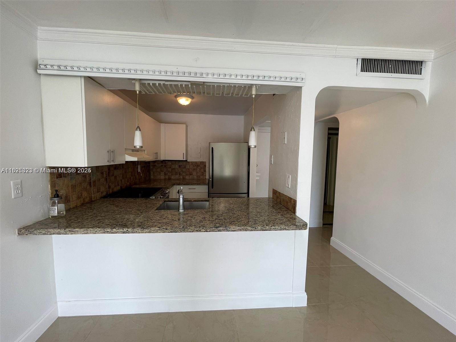 16465 NE 22nd Ave 417, North Miami Beach, FL, 33160/$155,000 3 16465 NE 22nd Ave 417