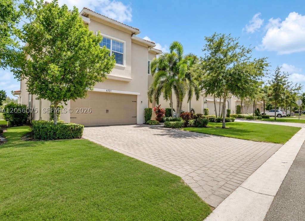 Photo of 4729 Greenway Dr, Hollywood, FL 33021 (MLS # A12056075)