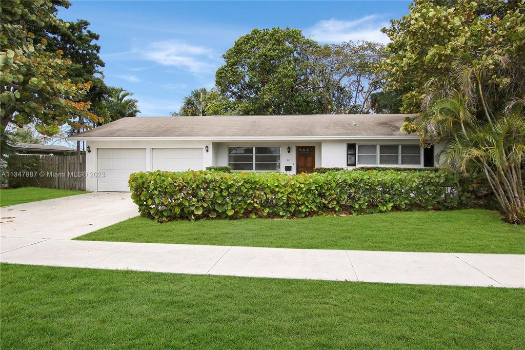Photo of 397 Lighthouse Dr, Palm Beach Gardens, FL 33410 (MLS # A11347987)