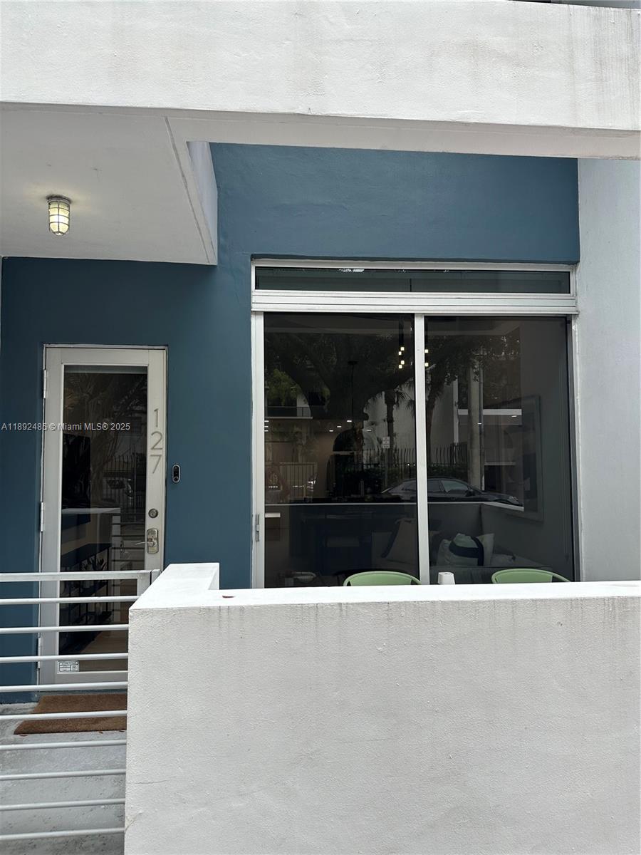 3339 Virginia St 127