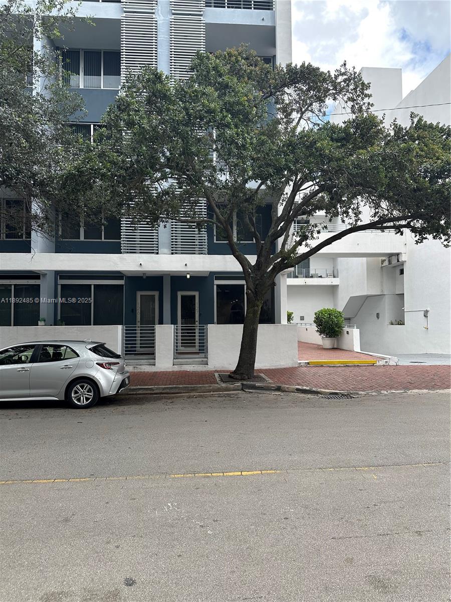 3339 Virginia St 127