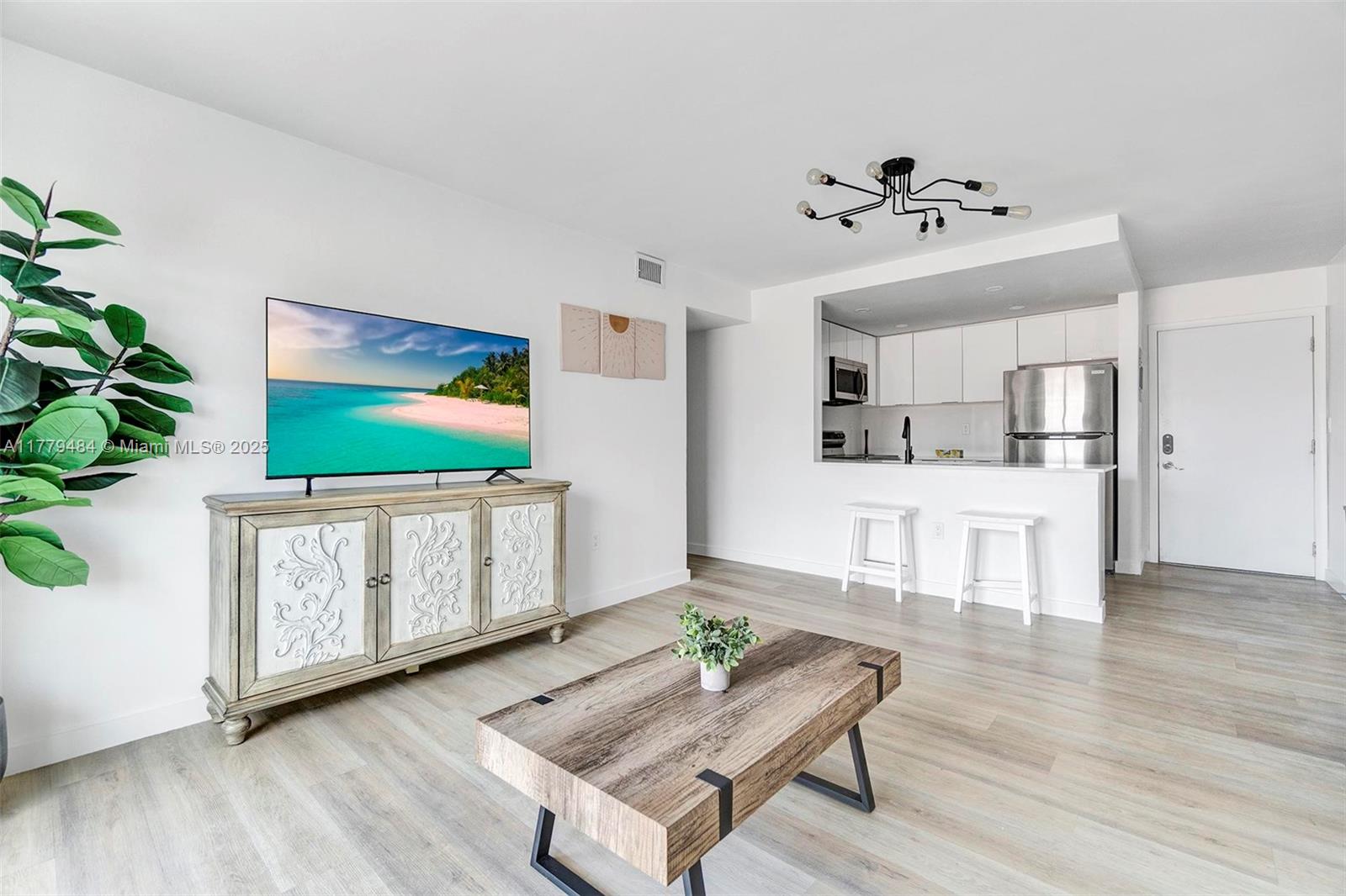 Rental Property at 620 Sw 10th St 202, Miami, Broward County, Florida - Bedrooms: 2 
Bathrooms: 1  - $2,400 MO.