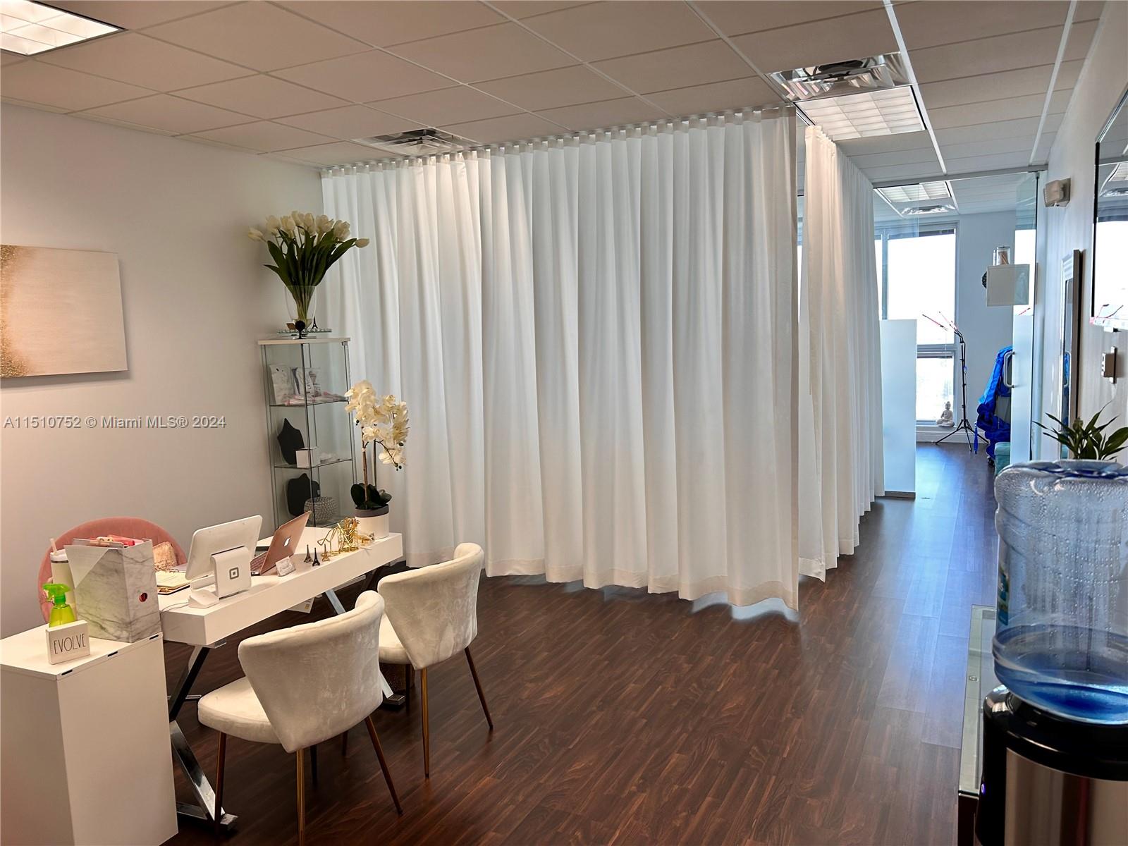 CLASS A OFFICE CONDO FOR SALE AT LATITUDE ONE. JUST REDUCED TO $330,000 FOR QUICK SALE.
720SQFT, OFFICE SPACE WITH GLASS PARTITION, ONE PARKING SPACE INCLUDED IN THE SALE. THIS OFFICE IS CURRENTLY RENTED WITH INCOME.