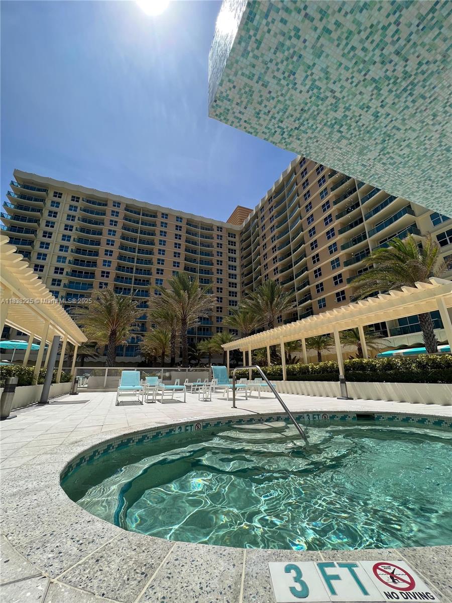 THE WAVE CONDO - Residential