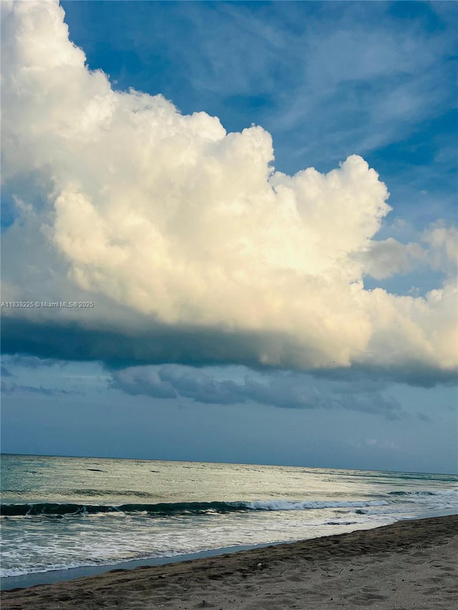 THE WAVE CONDO - Residential