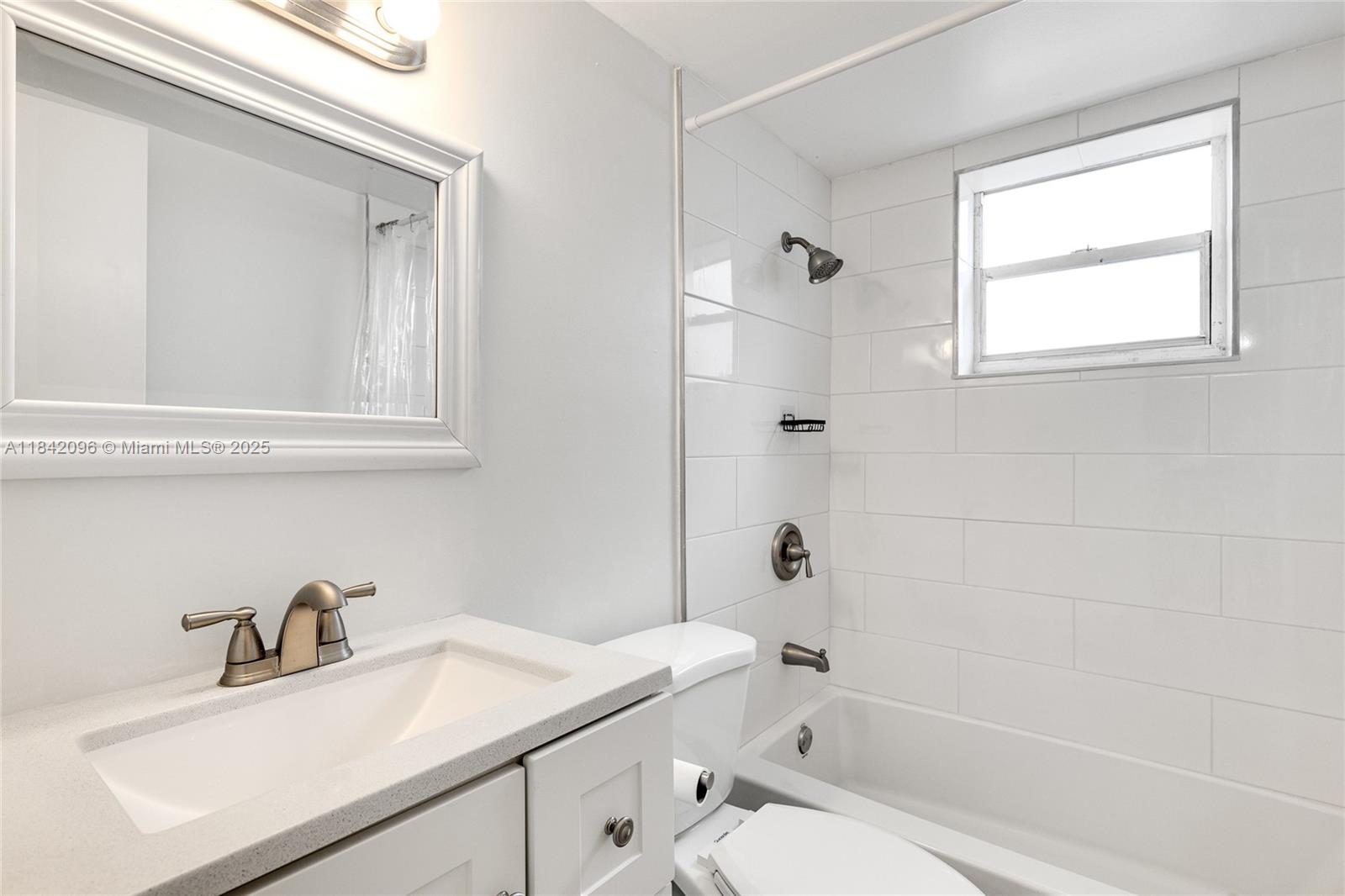 2465 SW 18th Avenue 3208, Miami, FL, 33145/$280,000 4 2465 SW 18th Avenue 3208