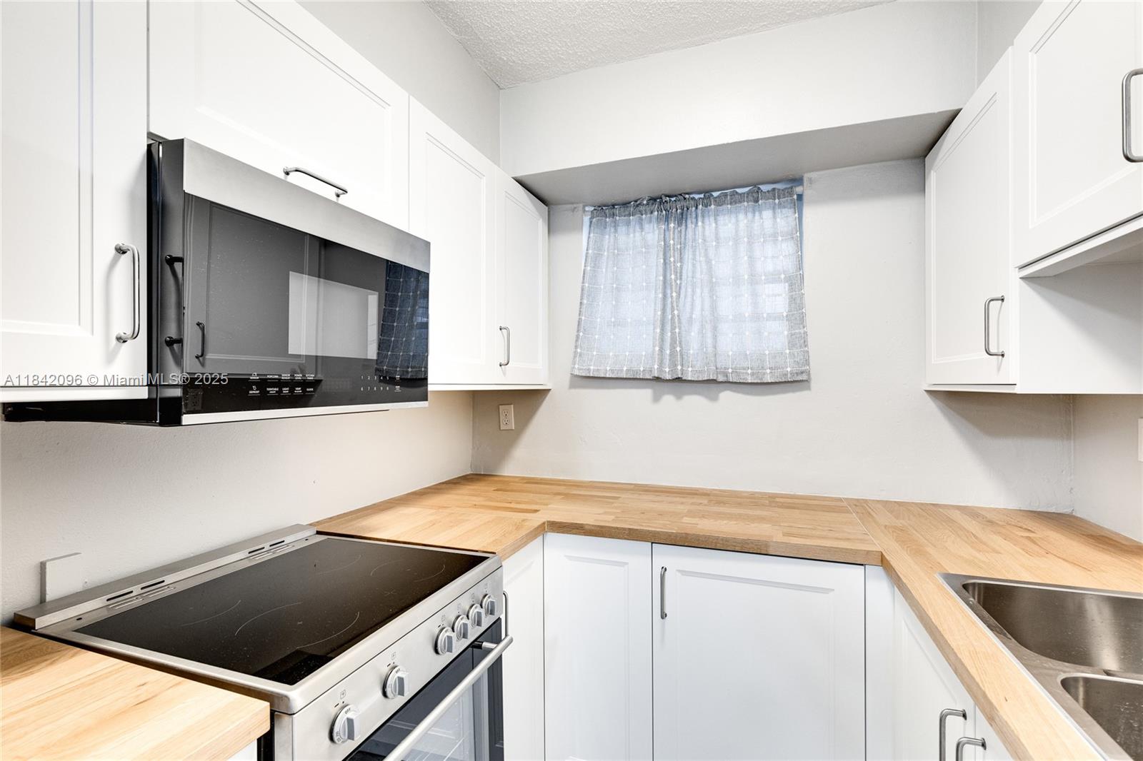2465 SW 18th Avenue 3208, Miami, FL, 33145/$280,000 2 2465 SW 18th Avenue 3208