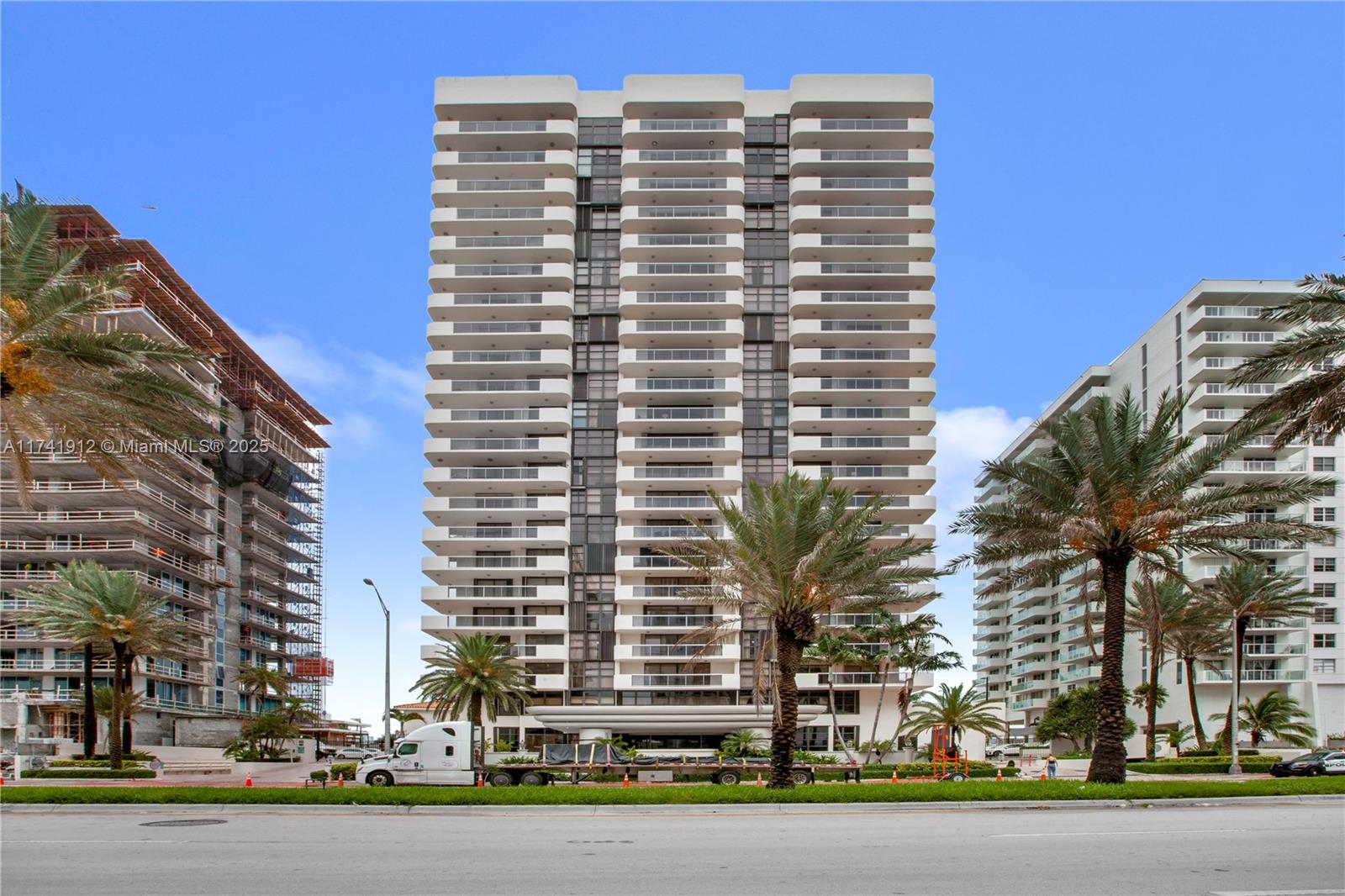 5757 Collins Ave 1805
