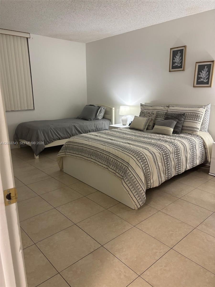 PROMENADE AT KENDALE LAKE - Residential Lease